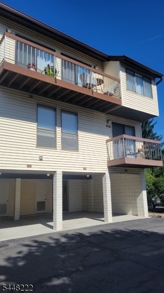property at 3102 Revere Ct