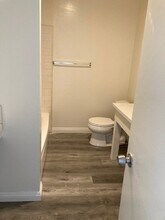 5736 Lexington Ave, Unit 3 in Los Angeles, CA - Building Photo - Building Photo