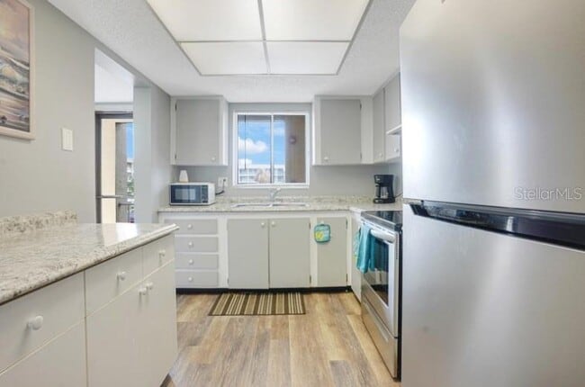 3622 Lake Bayshore Dr in Bradenton, FL - Building Photo - Building Photo