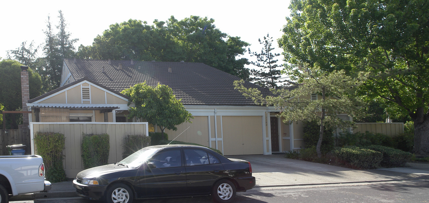 1110-1112 Roxie Ln in Walnut Creek, CA - Foto de edificio