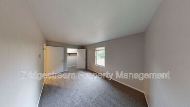 237 Gilbert Ave in Fairborn, OH - Building Photo - Building Photo