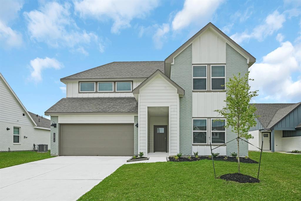 13914 Frio Dr in Mont Belvieu, TX - Building Photo