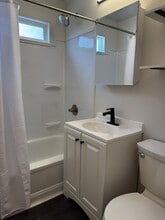 1215 NE 79th Ave in Portland, OR - Foto de edificio - Building Photo
