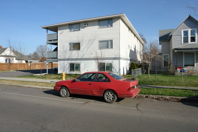 2014 W Broadway Ave in Spokane, WA - Foto de edificio - Building Photo