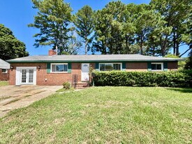 1004 Anoka Ave in Virginia Beach, VA - Building Photo