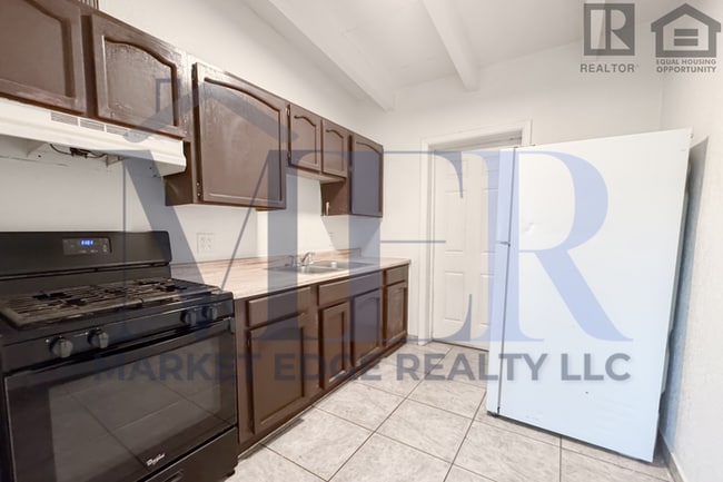 property at 1626 N 31st Pl