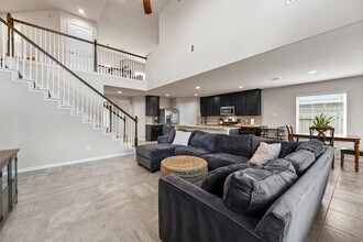 12410 Lake Portal Dr in Houston, TX - Building Photo - Building Photo