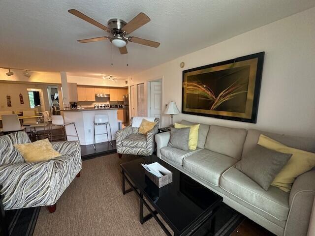 property at 615 Villa Cir