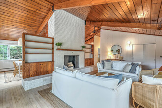 90 Wright Ave in South Kingstown, RI - Building Photo - Building Photo