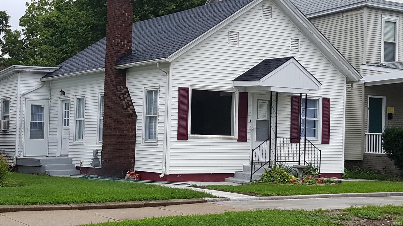 222 S Taylor St in South Bend, IN - Building Photo