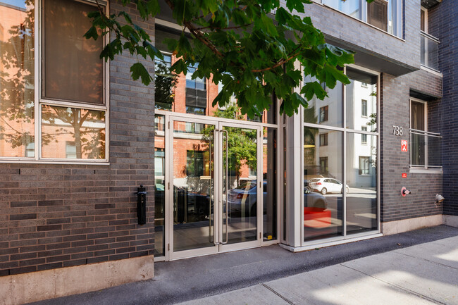 738 Bourget Rue in Montréal, QC - Building Photo - Building Photo