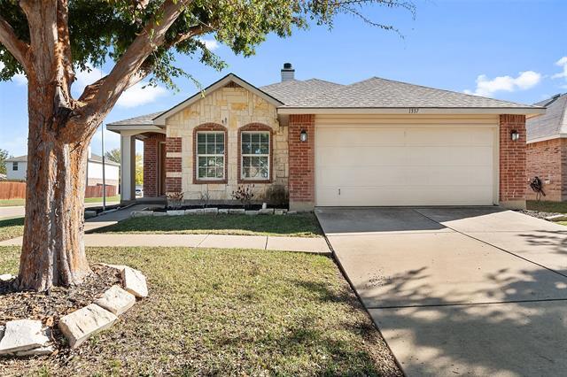1337 Gayle St in Burleson, TX - Building Photo