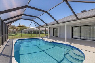 1902 SE Gaskins Cir in Port St. Lucie, FL - Building Photo - Building Photo