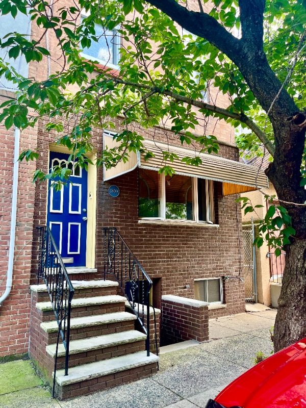 1809 S 13th St, Unit 2 in Philadelphia, PA - Foto de edificio - Building Photo