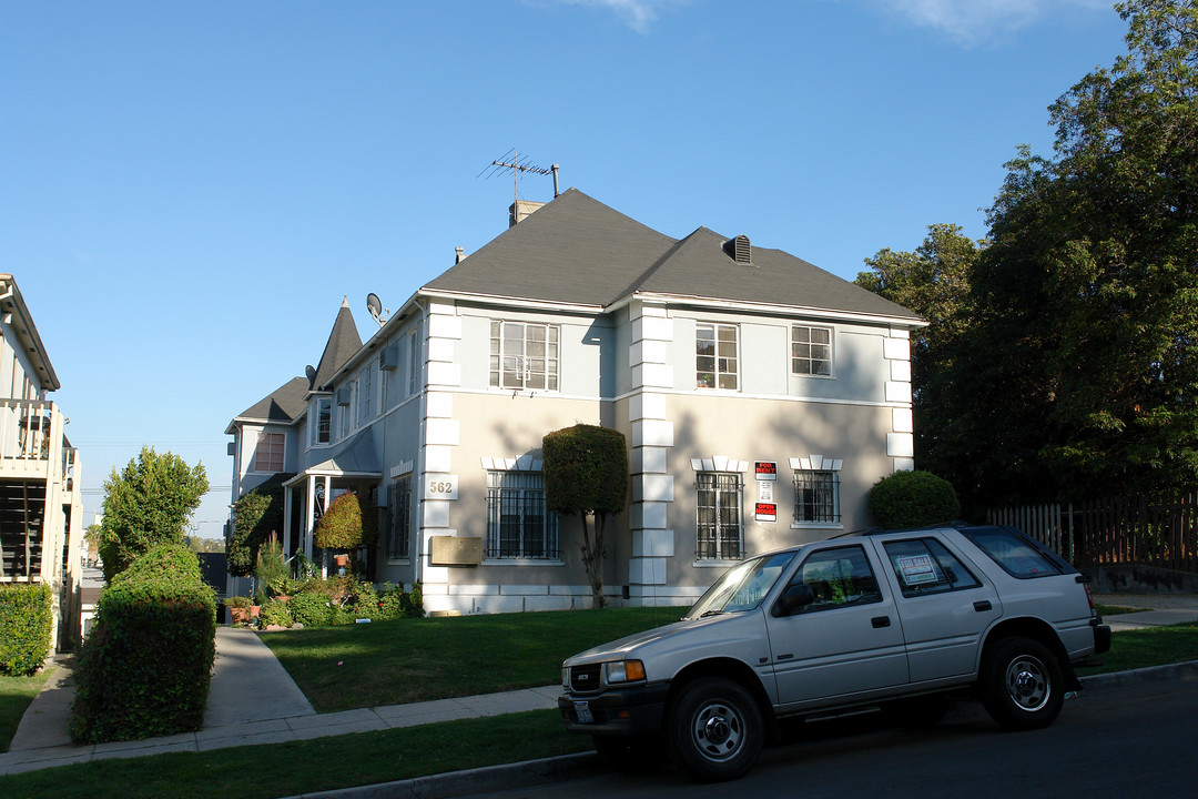 562 N Mariposa Ave in Los Angeles, CA - Building Photo