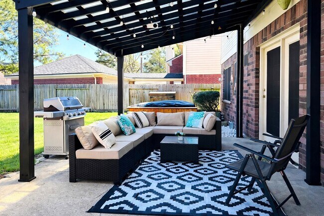 16910 Country Bridge Rd in Houston, TX - Foto de edificio - Building Photo