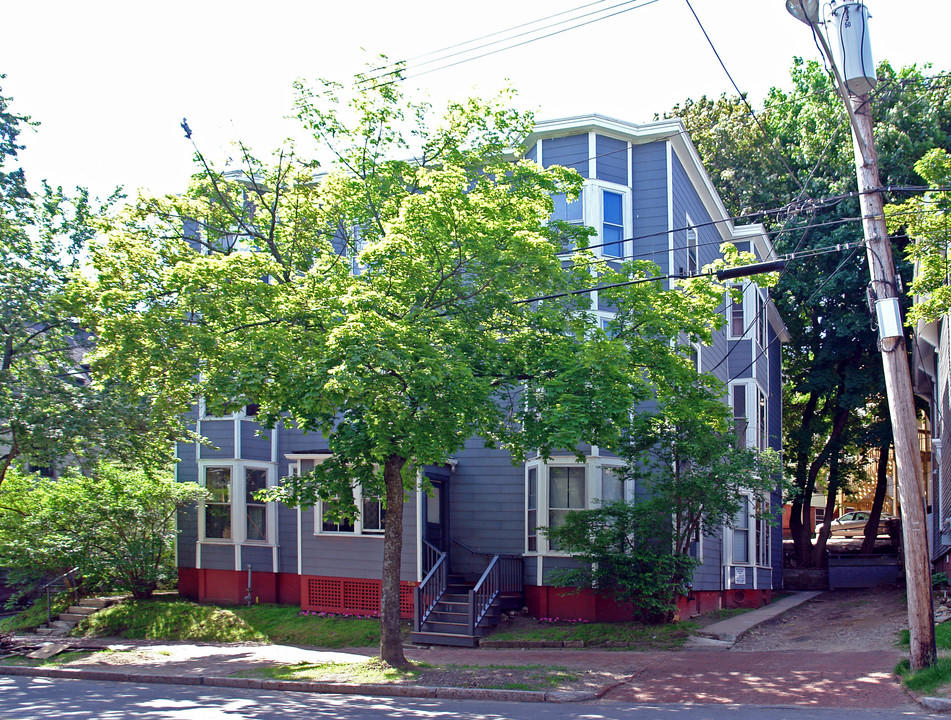 556 Cumberland Ave in Portland, ME - Foto de edificio