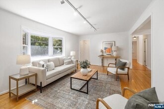 947 E Glen Ave in Ridgewood, NJ - Building Photo - Building Photo