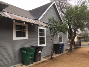 1133 W Lynwood Ave in San Antonio, TX - Building Photo - Building Photo