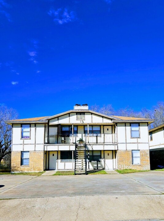 2001 Cedarhill Dr in Killeen, TX - Building Photo