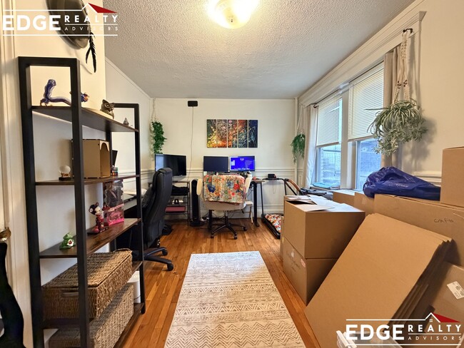 253 Kelton St, Unit 1 in Boston, MA - Building Photo - Building Photo