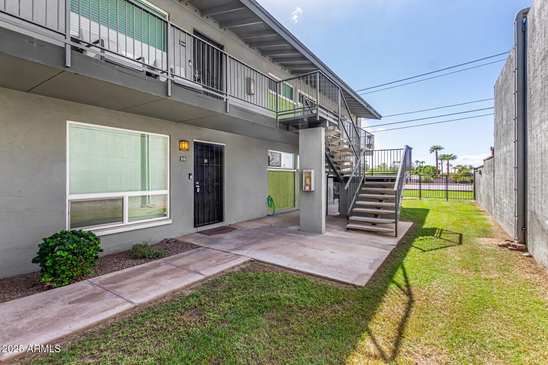 7141 N 16th St in Phoenix, AZ - Building Photo