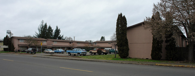 The Villager in Junction City, OR - Building Photo - Building Photo