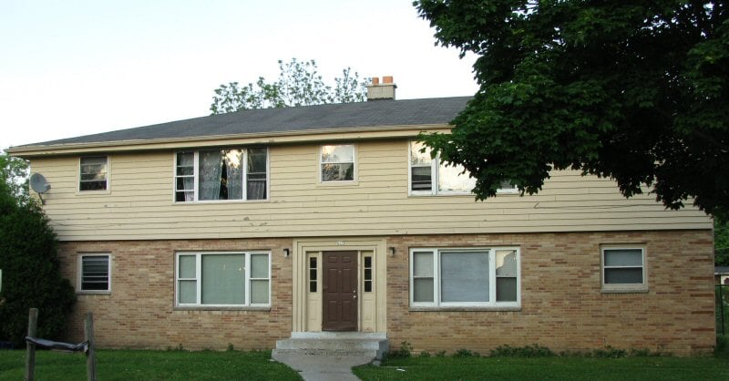 417 Jackson Ct in Waukesha, WI - Building Photo