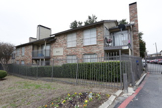 West Creek Villas in Dallas, TX - Foto de edificio - Building Photo