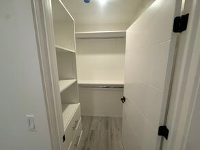 5919 Dauphin Ave, Unit 1 in Los Angeles, CA - Building Photo - Building Photo