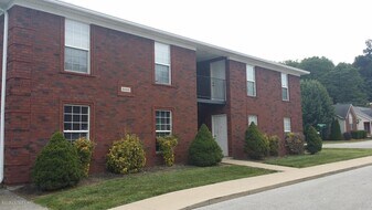 8608 Standing Oak Dr in Louisville, KY - Building Photo