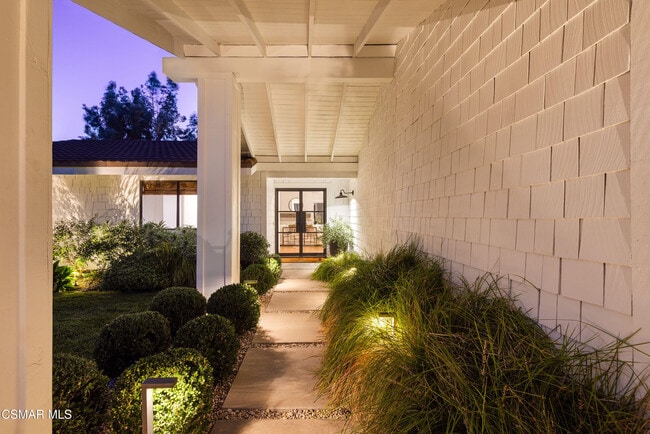 1501 Valecroft Ave in Westlake Village, CA - Building Photo - Building Photo