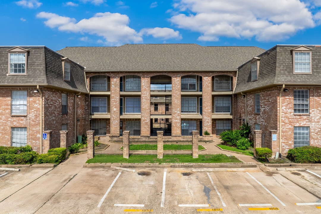 Sterling Point in Houston, TX - Building Photo