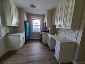 16 N Main St in Pennington, NJ - Building Photo
