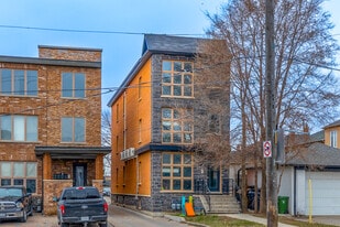 2 Hyde Av in Toronto, ON - Building Photo