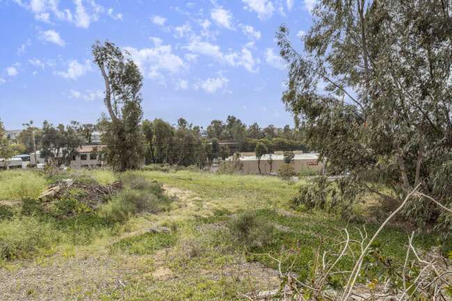 Sunshine Gardens Apartments in Encinitas, CA - Building Photo - Building Photo