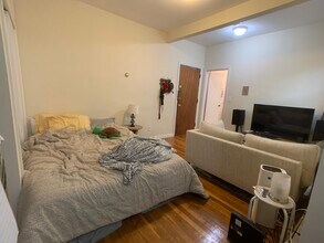 15 University, Unit 33 in Brookline, MA - Foto de edificio - Building Photo