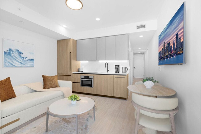 7144 Byron Ave in Miami Beach, FL - Foto de edificio - Building Photo