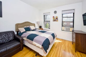 325 E 80th St in New York, NY - Building Photo - Building Photo
