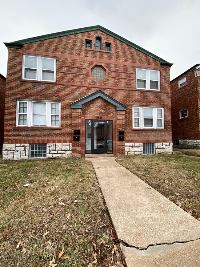 8828 Riverview Blvd, Unit 2S in St. Louis, MO - Foto de edificio - Building Photo