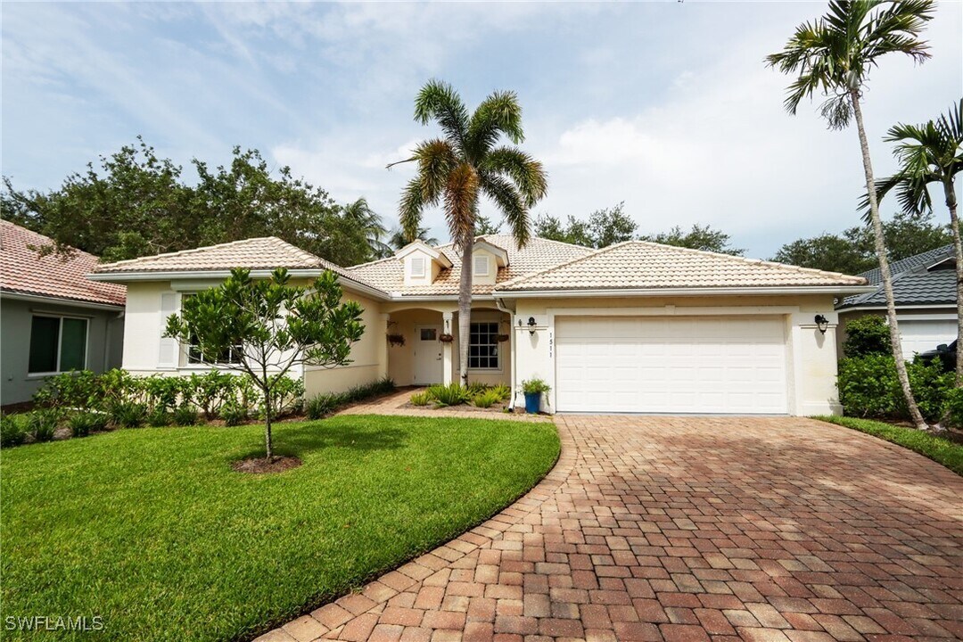 1511 Whispering Oaks Cir in Naples, FL - Building Photo