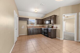213 Shelley Ln in Lindale, TX - Building Photo - Building Photo