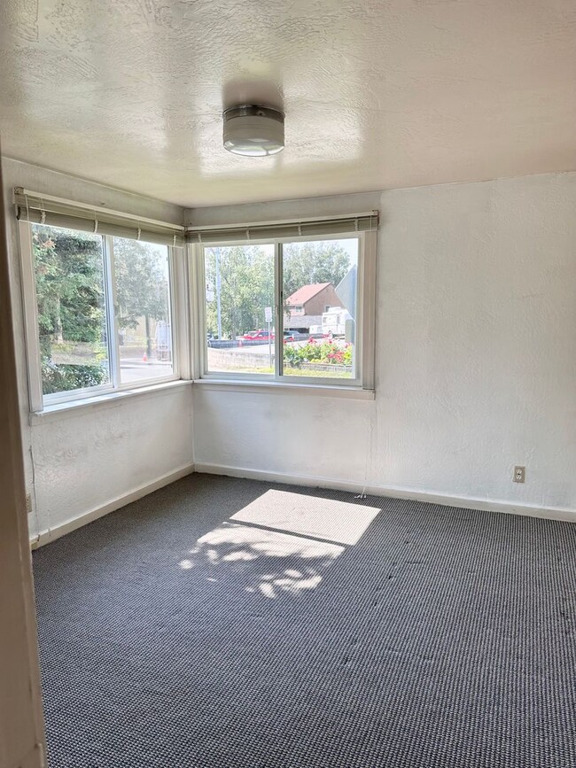 1752 W 11th Ave in Anchorage, AK - Building Photo - Building Photo