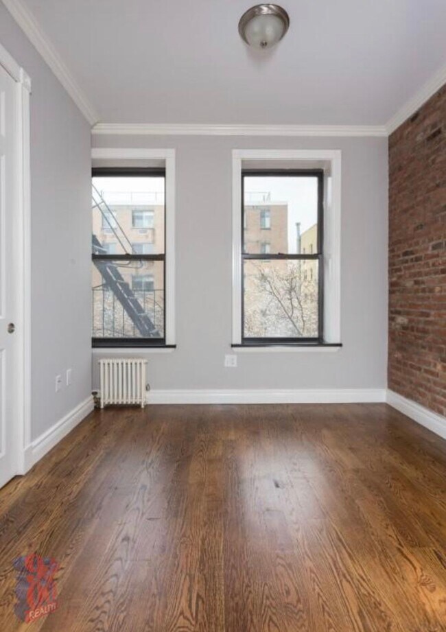 Avenue B, Unit 5D in New York, NY - Foto de edificio - Building Photo