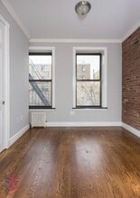 Avenue B, Unit 2C in New York, NY - Foto de edificio - Building Photo