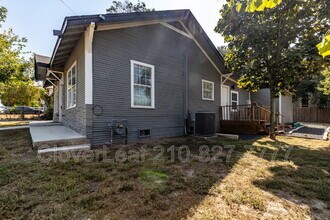 210 Dumoulin Ave in San Antonio, TX - Building Photo - Building Photo