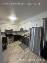 258B Sunview St in Waterloo, ON - Building Photo