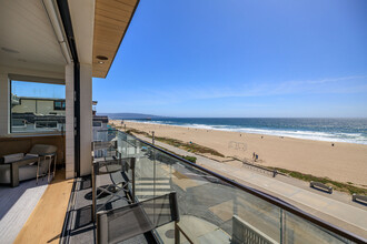 2200 The Strand, Unit B in Manhattan Beach, CA - Building Photo - Building Photo