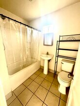 539 Terminal Ave in Modesto, CA - Foto de edificio - Building Photo