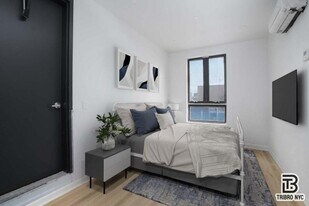 141 Meserole St in Brooklyn, NY - Building Photo